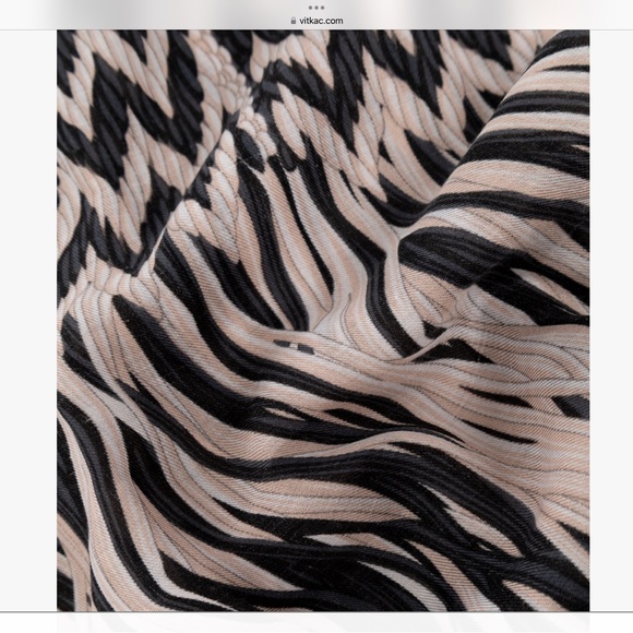 AUTHENTIC BNWOT LANVIN SCARF - Picture 6 of 12